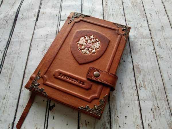 Ежедневник из натуральной кожи с гербом России
