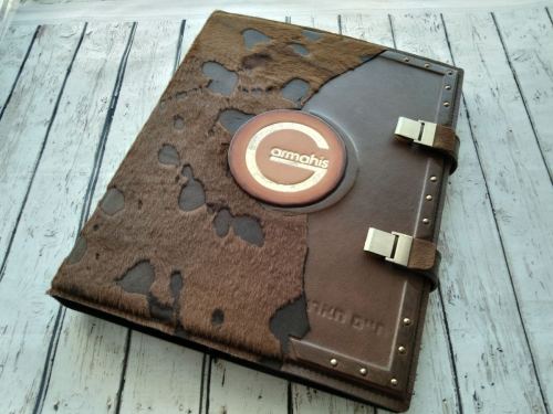 Оригинальный ежедневник с тиснением логотипа