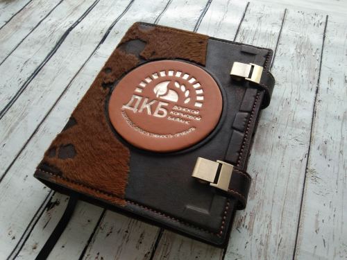 Оригинальный ежедневник с тиснением логотипа