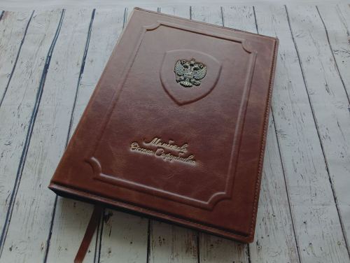 Ежедневник из натуральной кожи с гербом РФ